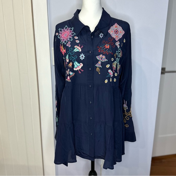 Johnny Was Tops - Johnny Was Alesa Tiered Embroidered Silk Navy Blue Tunic. Size L. Like New!
